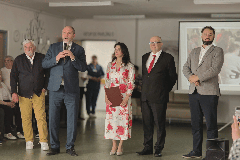 Predstavitelia SSPmK počas Dňa otvorených dverí v Košiciach pri predstavení nového hospicu vybaveného systémom HelpLivi.