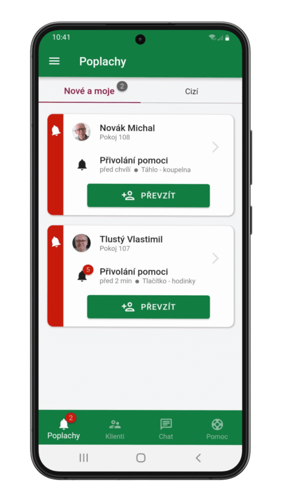 Přehled aktivních poplachů v mobilní aplikaci HelpLivi – přivolání pomoci od klientů Novák Michal a Tlustý Vlastimil